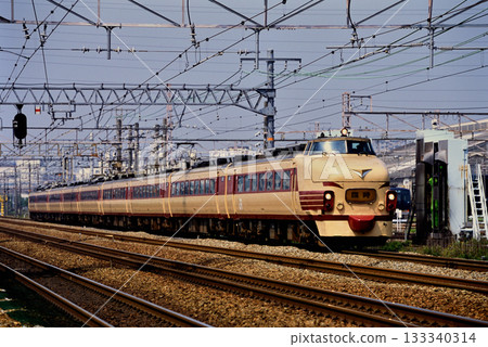 2007: 489 series group-only train running on the Tokaido Main Line 2007: 489 series group-only train running on the Tokaido Main Line 133340314