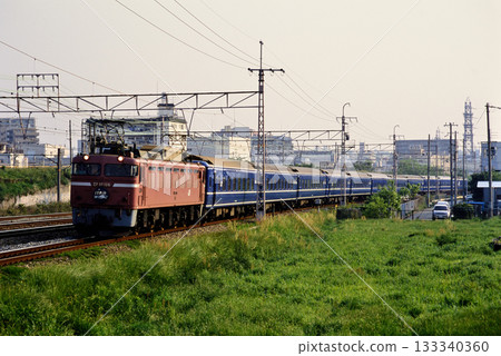 2007 EF81106 型藍色列車 日本海2號 行駛於東海道本線 2007 EF81106 型藍色列車 日本海2號 行駛於東海道本線 133340360