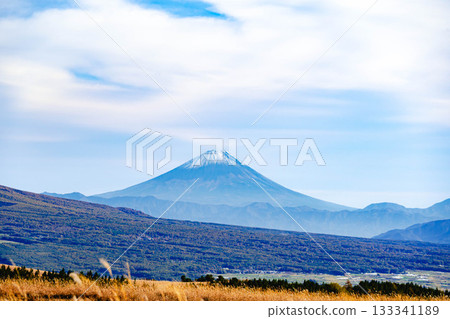 從霧峰山頂眺望富士山。 從霧峰山頂眺望富士山。 133341189