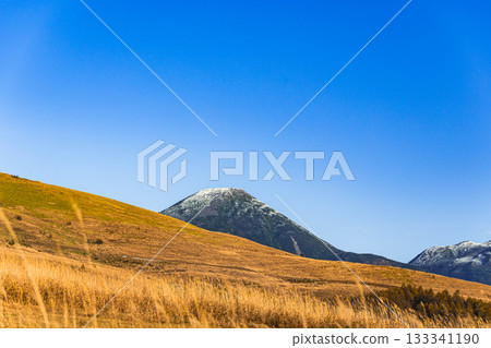 Mount Tateshina seen from the Kirigamine Plateau 133341190