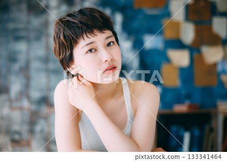 年輕女性的美麗形象 年輕女性的美麗形象 133341464