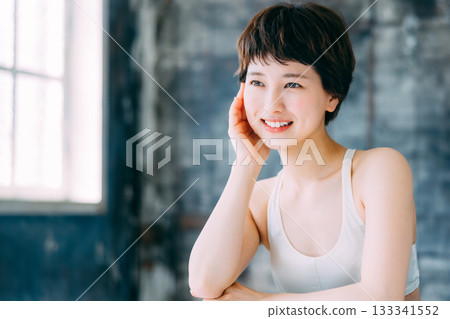 年輕女性的美麗形象 年輕女性的美麗形象 133341552