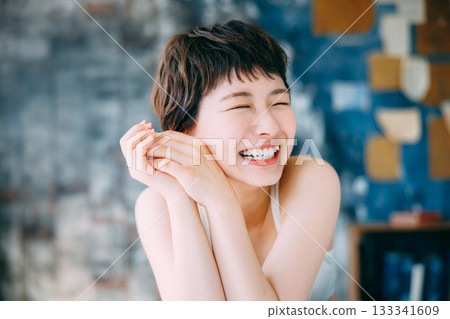 年輕女性的美麗形象 133341609