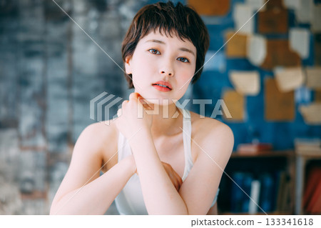 年輕女性的美麗形象 133341618