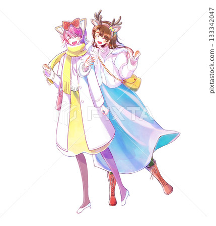 兩位女子在主題樂園玩耍，雙手交叉抱在胸前，冬日 133342047