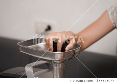 woman washing dishes in the kitchen woman washing dishes in the kitchen 133343072