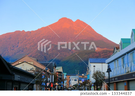 [Oita Prefecture] Mount Yufu bathed in the setting sun and Yufuin Station 133344837