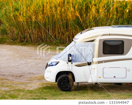 Caravan with thermal screen blind and leveling system Caravan with thermal screen blind and leveling system 133344947