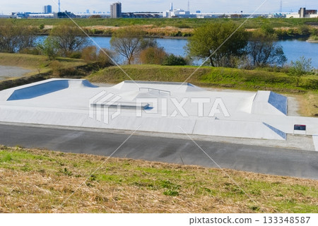 2025年11月,千葉縣松戶市江戶川河畔的滑板公園 2025年11月,千葉縣松戶市江戶川河畔的滑板公園 133348587