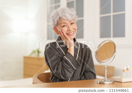 Skin care for senior women (night/beauty) Skin care for senior women (night/beauty) 133349661