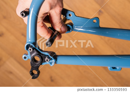 Installing Thru Axle into Rear Dropout 133350593