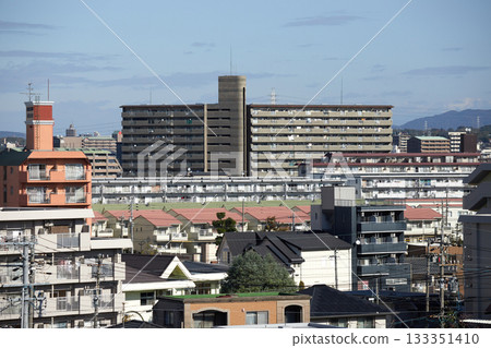 名古屋市住宅區的公寓大樓景色 133351410