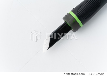 Close-up of the cutting edge of a carving knife on a white background Close-up of the cutting edge of a carving knife on a white background 133352584