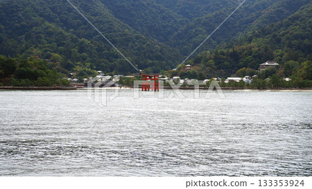 Itsukushima Shrine Otorii Itsukushima Shrine Otorii 133353924