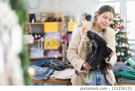 European woman chooses platform boots European woman chooses platform boots 133356133