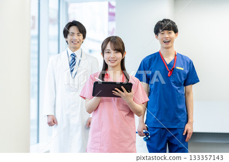 Medical staff working in the hospital 133357143