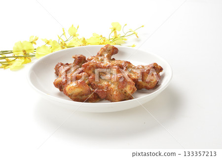 Grilled chicken wings 133357213