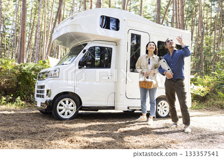 A couple going out in a camper 133357541