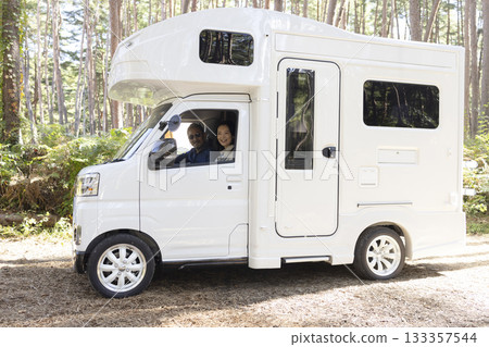 A couple going out in a camper 133357544