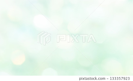 柔和閃亮的散景，淺色漸層背景，黃綠色的嫩葉 133357923