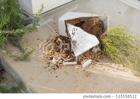Broken flowerpot 133358512