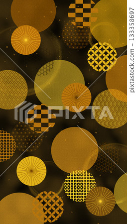 精美的日式壁紙,以圓形圖案和日式雨傘為主題,背景為黑色垂直條紋。 精美的日式壁紙,以圓形圖案和日式雨傘為主題,背景為黑色垂直條紋。 133358697