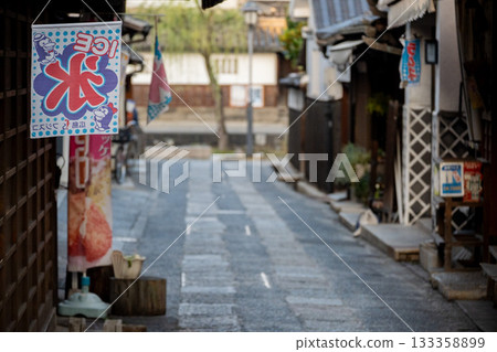 清晨,在晴朗的天空下,漫步於岡山縣倉敷市的熱門旅遊景點—美官歷史街區。 清晨,在晴朗的天空下,漫步於岡山縣倉敷市的熱門旅遊景點—美官歷史街區。 133358899