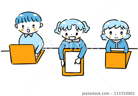 兒童在電腦和平板電腦上學習 兒童在電腦和平板電腦上學習 133358902