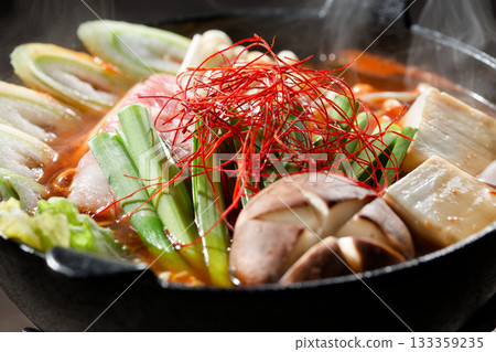 kimchi hot pot  133359235