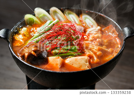 kimchi hot pot  133359238