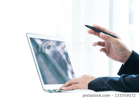 Businessman working on a laptop 133359572