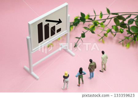 向下圖表：企業績效惡化的跡象 133359623