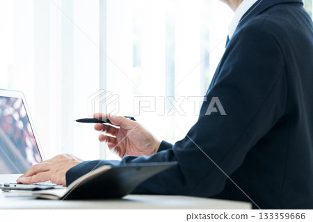 Middle-aged businessman working on a laptop 133359666