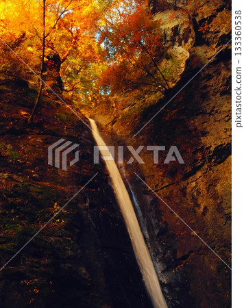 The waterfall in late autumn as the morning sun begins to shine in (afp20251112065358) 133360538