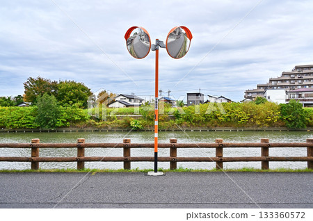 漫步草加市:側視鏡、綾瀨川、草加市、埼玉縣 漫步草加市:側視鏡、綾瀨川、草加市、埼玉縣 133360572