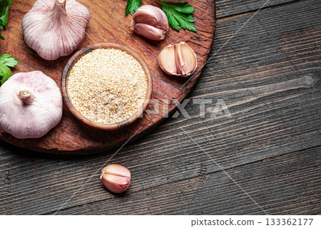 Garlic Powder and garlic cloves 133362177