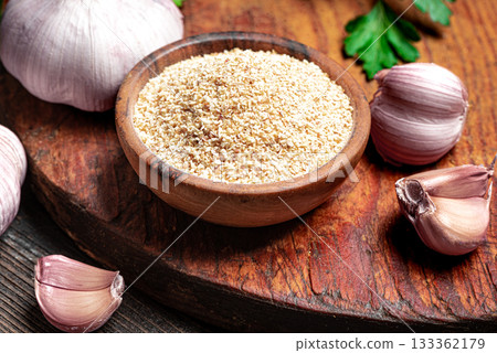 Garlic Powder and garlic cloves 133362179