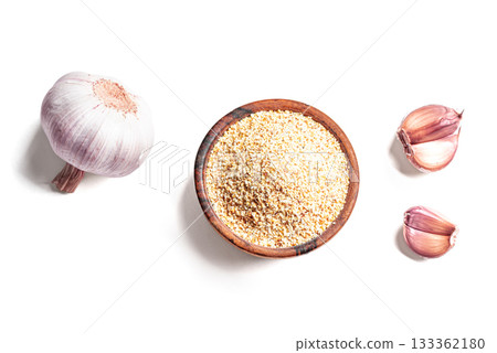 Garlic Powder and garlic cloves 133362180