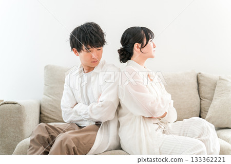 男女爭吵（夫妻爭吵、打架、生氣、爭論、惱怒、不滿、壓力） 133362221