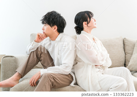 男女爭吵（夫妻爭吵、打架、生氣、爭論、惱怒、不滿、壓力） 133362223