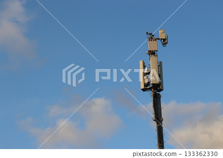 行動電話基地台（支援 5G Sub6 和毫米波）（右對齊） 133362330