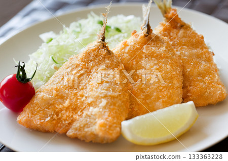 deep-fried horse mackerel   133363228