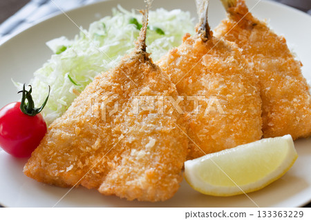deep-fried horse mackerel   133363229