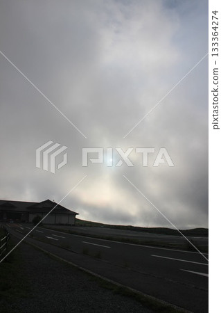 從大觀峰展望台眺望:「熊本縣阿蘇市大觀峰的自然與雲景」 山巒與城市景觀 從大觀峰展望台眺望:「熊本縣阿蘇市大觀峰的自然與雲景」 山巒與城市景觀 133364274