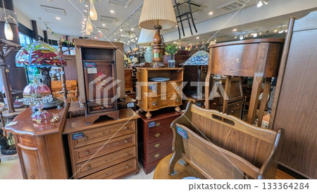 A shop filled with European antiques 133364284