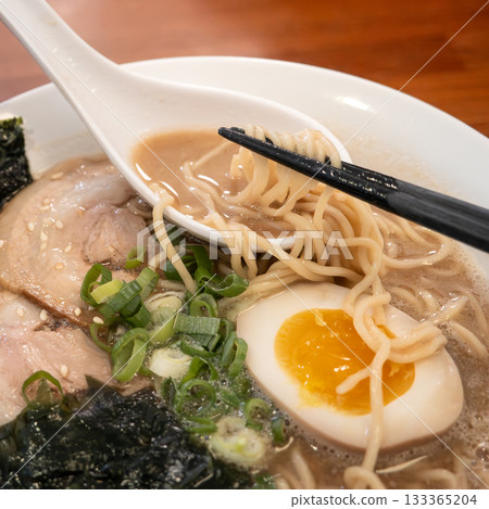 tonkotsu ramen ramen barbecued pork tonkotsu ramen チャーシュー ラーメン 133365204