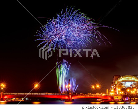 藍色煙火閃耀 133365823