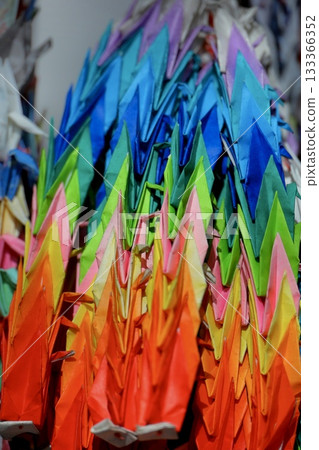 五顏六色的千紙鶴 五顏六色的千紙鶴 133366352
