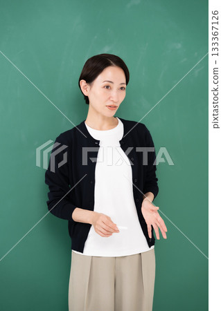 Blackboard, female instructor, instructor, chalk Blackboard, female instructor, instructor, chalk 133367126