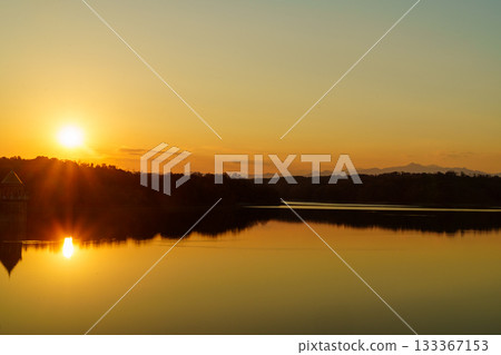Lake Sayama bathed in the setting sun Lake Sayama bathed in the setting sun 133367153